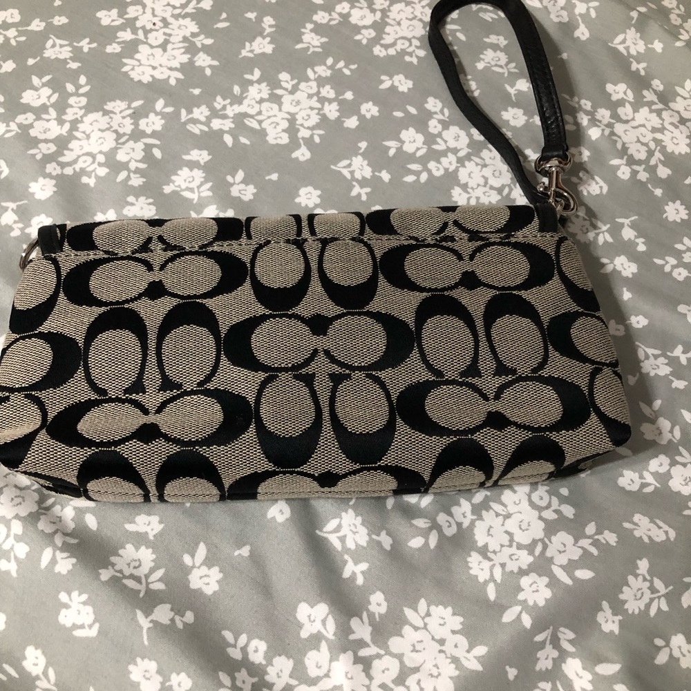 Coach wristlet - Picture 2 of 4